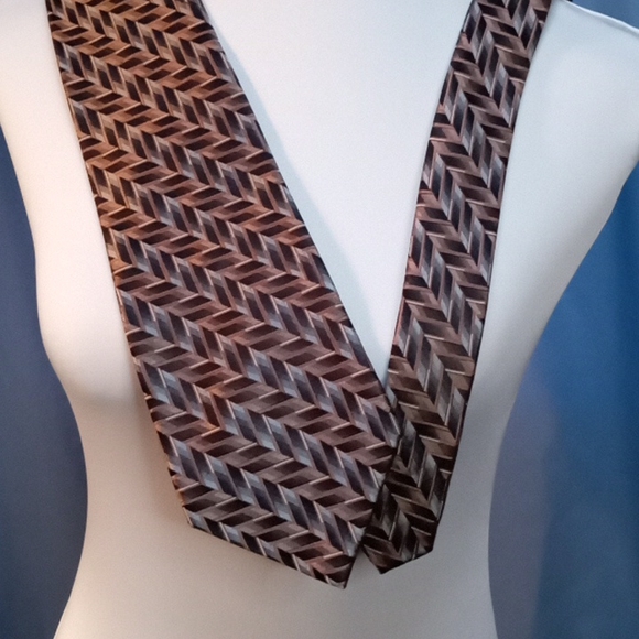 Men's Tie, black,brown, silver. nice gently worn. 60 inches by 4 inches. - Picture 2 of 5